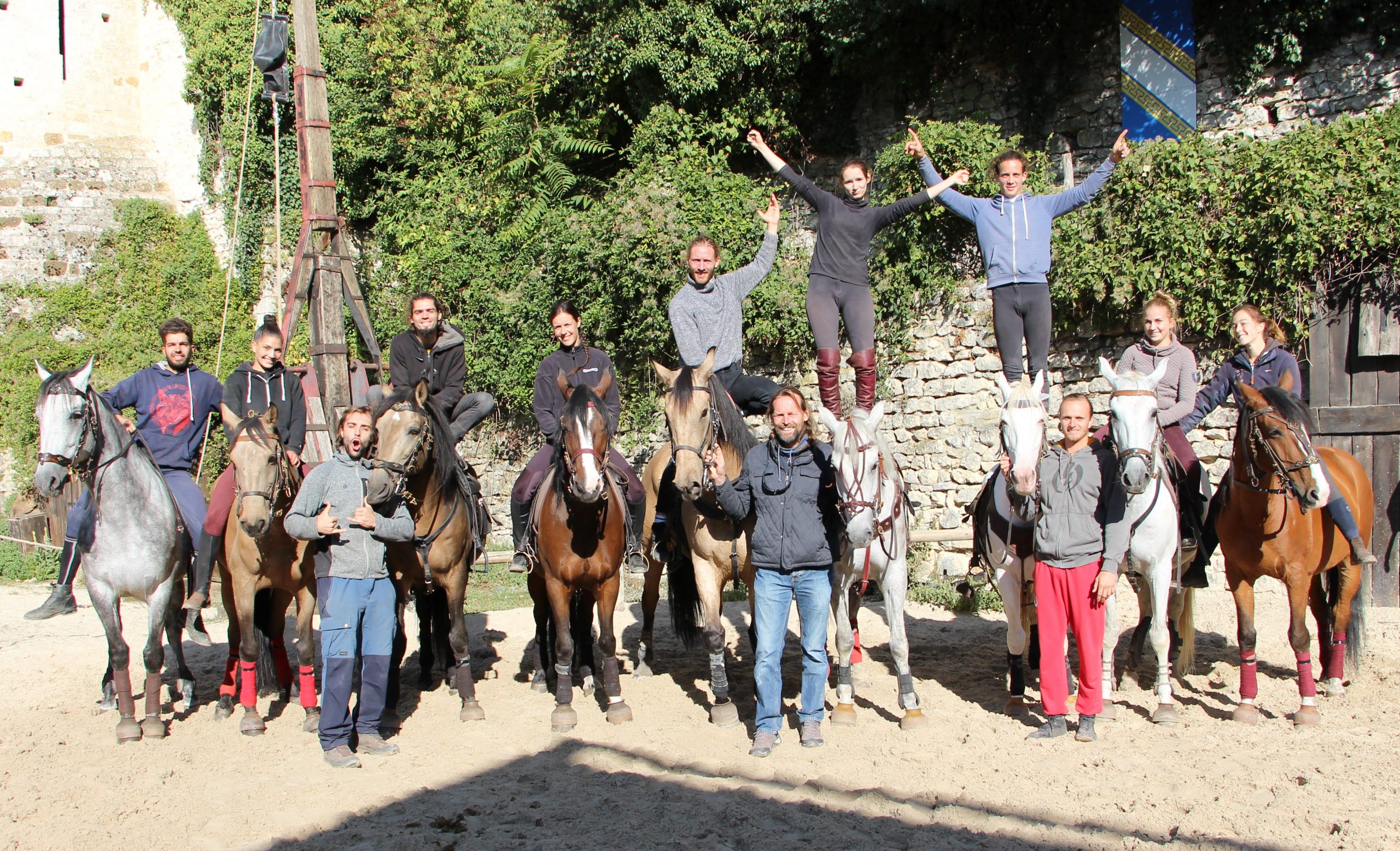 Famille Equestrio : spectacles médiévaux équestres à Provins. Une équipe passionnée.
